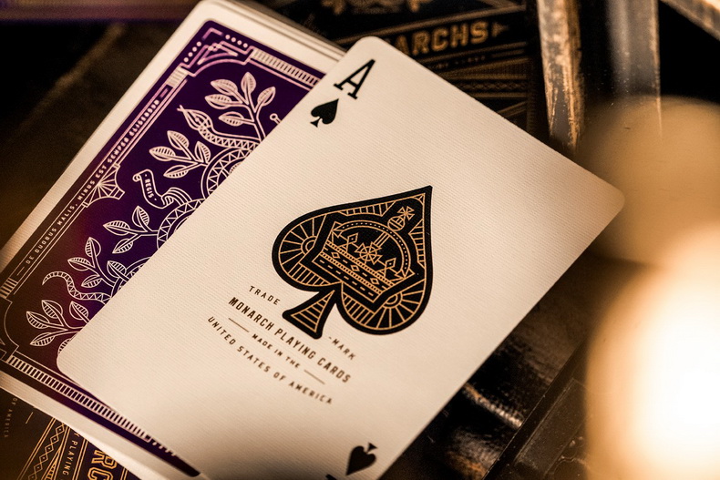 Purple Monarch Playing Cards b - Board Game Illustration recension och pris