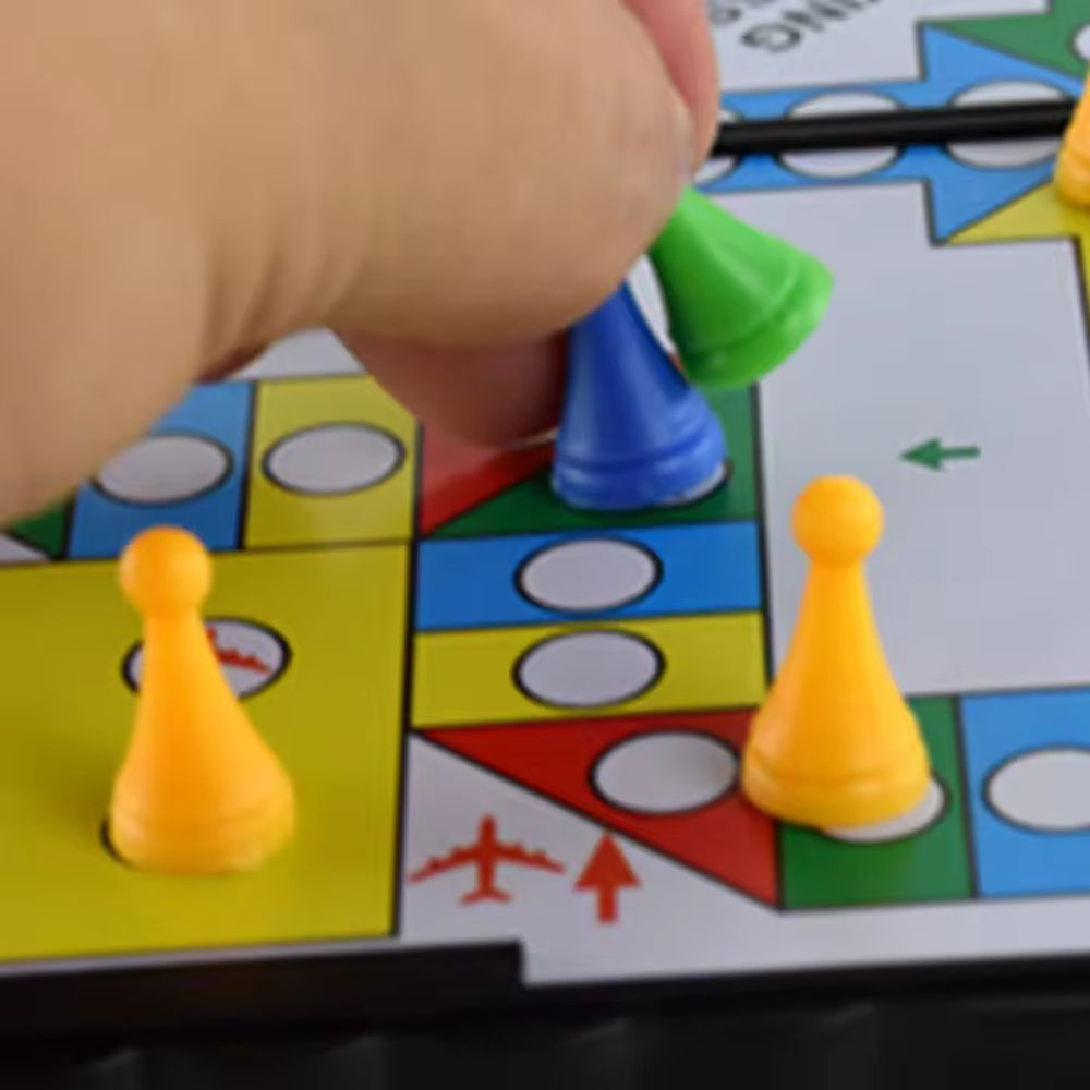Foldable magnetic flying chess - Board Game Quacks recension och pris
