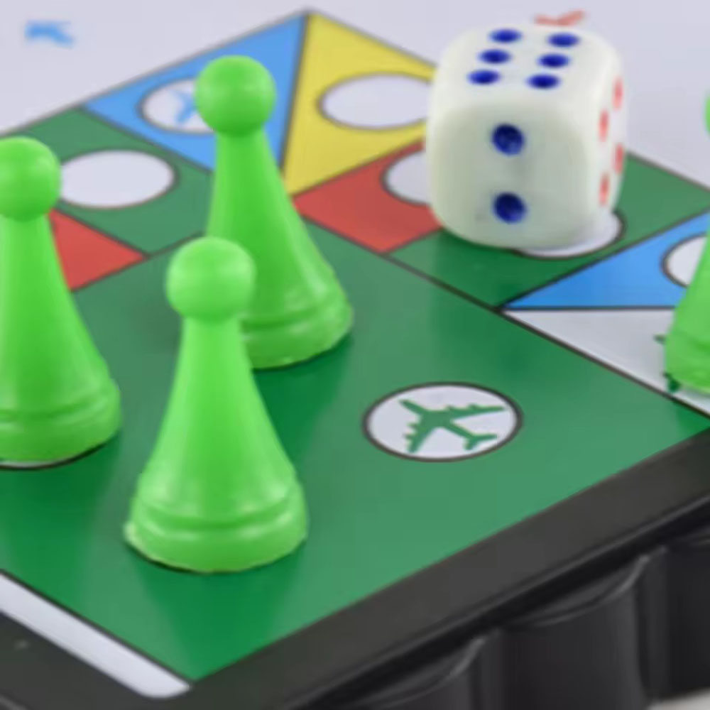 Foldable magnetic flying chess - Board Game Quacks recension och pris